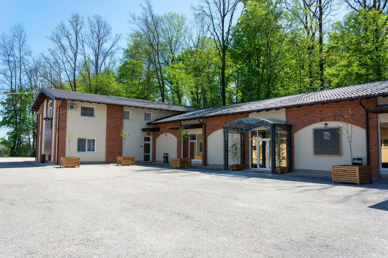 Hotel & Distillery Monogram Gradac (Tutin) Exterior foto